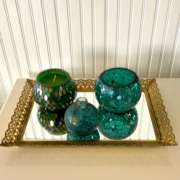 Vintage Gold Filigree Elegant Gold Framed Mirror Tray. - Picture 10 of 11